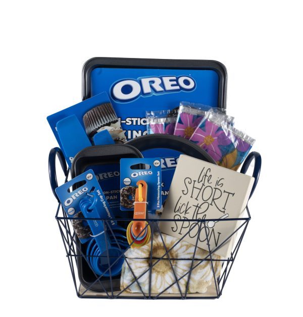 Introducing the Everyday Baking set, a delightful blue wire basket filled with Oreo-themed baking essentials perfect for all your culinary adventures. This set includes Oreo baking pans, measurement spoons, cookie cutters, and a spatula. Additionally, it features a decorative towel and a charming sign that reads "Life is short, lick the spoon.